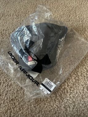 Under Armour women’s Gray Cap